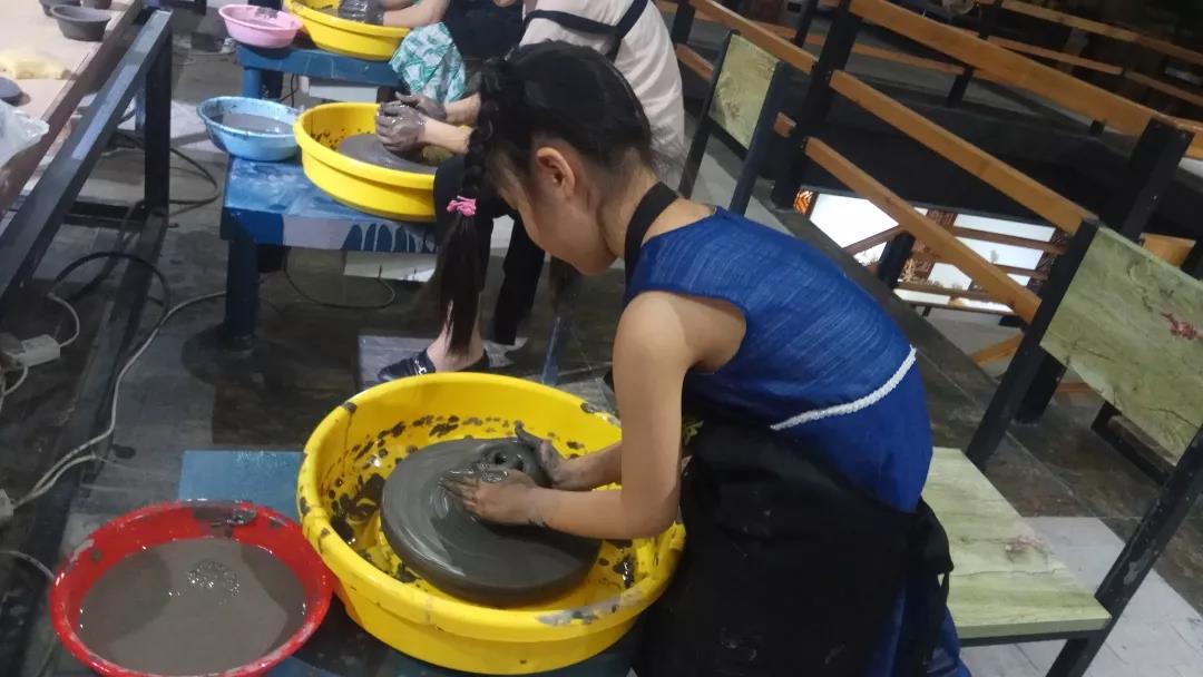 旋轉(zhuǎn)的藝術(shù)——大宋定窯傳統(tǒng)拉坯體驗(yàn)活動(圖3)