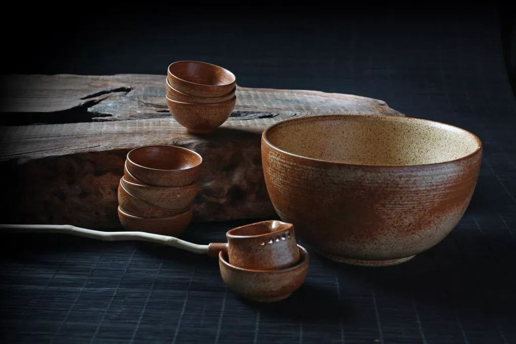 大茶碗：食罷一覺(jué)睡，起來(lái)兩碗茶。